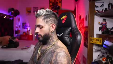 logan_hugh8 online show from April 7, 7:09 am