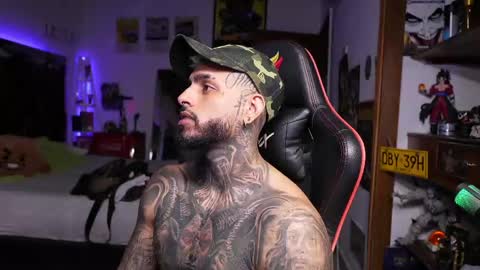 logan_hugh8 online show from April 15, 3:35 am