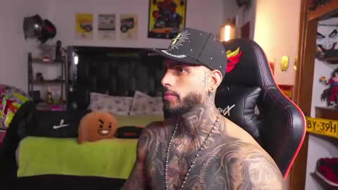 logan_hugh8 online show from May 31, 3:04 am
