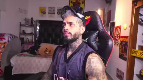 logan_hugh8 online show from July 14, 3:55 am