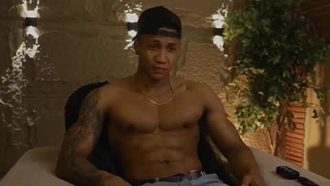 logan_varela online show from November 22, 8:35 am