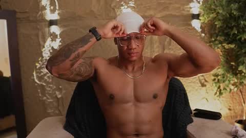 logan_varela online show from November 25, 10:15 am