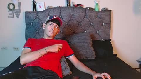 logan_willyams_ online show from September 20, 12:33 am