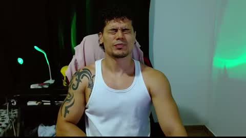 Snapshot of loganandrwz chatting on March 20, 11:20 pm Loganandrwz online show from March 20, 11:20 pm