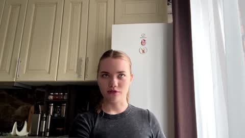 Snapshot of logancadarette chatting on March 26, 10:54 am logancadarette online show from March 26, 10:54 am