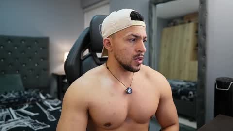 loganmartinx online show from March 22, 1:09 am