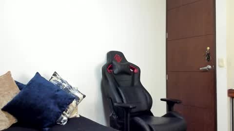 Snapshot of logannick chatting on November 4, 8:24 am Logan online show from November 4, 8:24 am