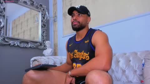 U can call me Logan online show from September 22, 2:35 am