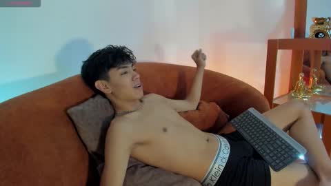 logantwink18 online show from October 15, 1:11 pm