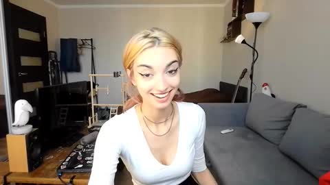 Amelia online show from October 3, 9:06 am