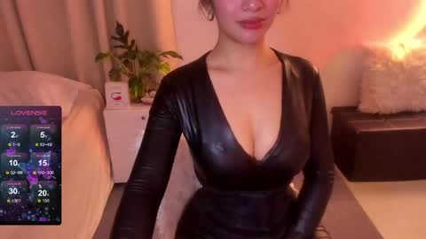 Snapshot of loisewilliams chatting on May 8, 11:32 pm Mistress L online show from May 8, 11:32 pm