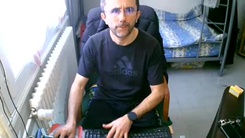 Snapshot of lokoum39 chatting on December 28, 12:35 pm lokoum39 online show from December 28, 12:35 pm