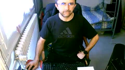 Snapshot of lokoum39 chatting on December 28, 3:37 pm lokoum39 online show from December 28, 3:37 pm