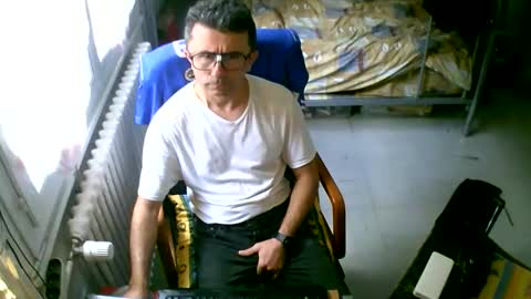 Snapshot of lokoum39 chatting on September 16, 11:33 am lokoum39 online show from September 16, 11:33 am