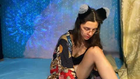 Snapshot of lola_aspis chatting on November 3, 1:34 pm lola_aspis online show from November 3, 1:34 pm