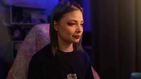 lola online show from December 17, 10:10 am