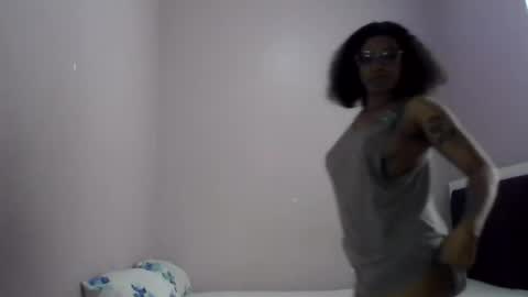 Snapshot of lola_coco chatting on July 8, 9:25 am Lola Coco online show from July 8, 9:25 am