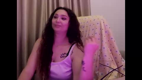 Snapshot of lola_creolla chatting on May 26, 2:57 pm lola online show from May 26, 2:57 pm