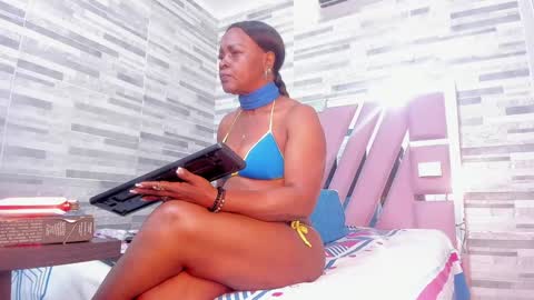 Lola online show from December 30, 11:15 am