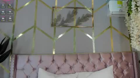 lola_saenz__ online show from February 4, 12:00 pm