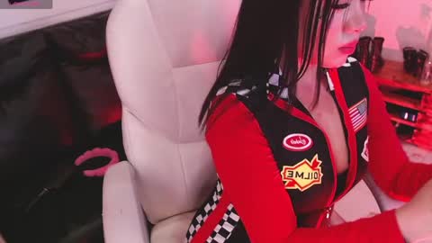 Lola  online show from April 29, 3:16 pm