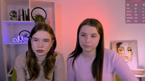 Lola online show from October 4, 7:01 pm
