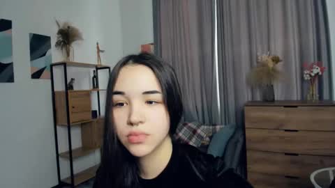 Snapshot of lola_weis chatting on February 10, 7:23 am Melina online show from February 10, 7:23 am