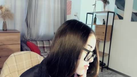 Snapshot of lola_weis chatting on March 1, 9:11 am Melina online show from March 1, 9:11 am