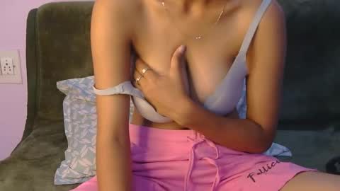 Snapshot of lolaa_darling chatting on March 19, 10:41 am lolaa online show from March 19, 10:41 am