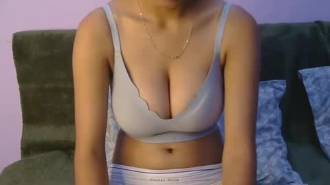 Snapshot of lolaa_darling chatting on March 20, 9:47 am lolaa online show from March 20, 9:47 am