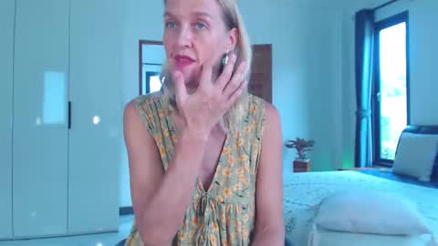 Lola online show from February 26, 5:28 am