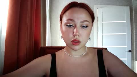 Snapshot of lolaamint_ chatting on February 6, 9:34 am LolaaMint online show from February 6, 9:34 am