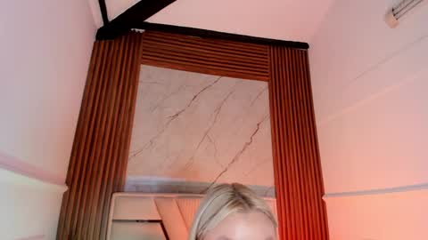 Lola Angel online show from December 31, 7:18 pm