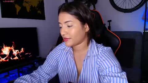Snapshot of lolaasmith_21 chatting on July 10, 8:18 am lolaasmith_21 online show from July 10, 8:18 am