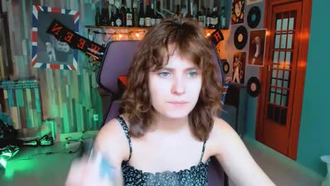 Snapshot of lolaasmus chatting on October 29, 8:38 am I consider myself the god Loki but life just calls me LOL online show from October 29, 8:38 am