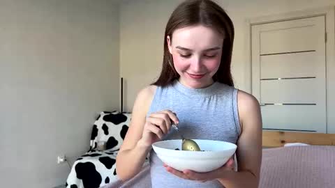 lolaatate online show from March 22, 5:00 am