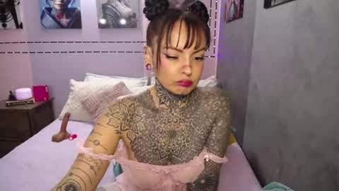 Lola online show from July 10, 9:06 pm