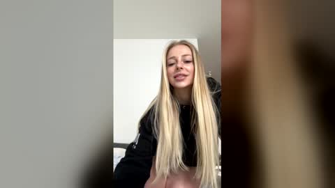lolacutiex online show from May 28, 11:29 am
