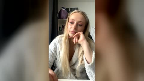 lolacutiex online show from June 4, 11:38 am