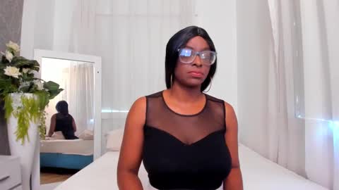 lola online show from September 22, 12:51 pm