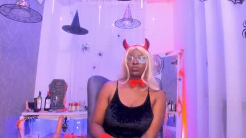 lola online show from October 30, 5:20 am