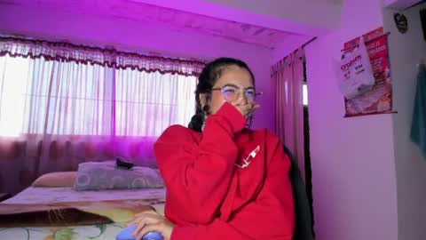 Lola online show from April 14, 6:25 pm