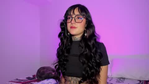 Snapshot of lolaleah_ chatting on June 17, 2:51 pm Lola online show from June 17, 2:51 pm