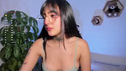 Snapshot of lolaleah_ chatting on July 21, 11:51 pm Lola online show from July 21, 11:51 pm
