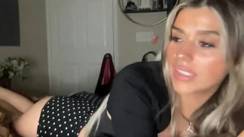 lolamarie_ online show from January 19, 4:16 am