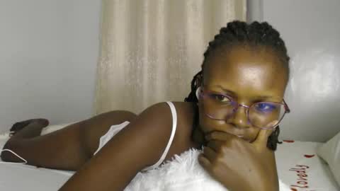 lolamia7 online show from April 30, 6:58 pm