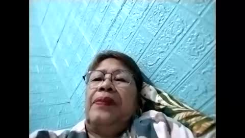 tey online show from February 19, 8:38 pm