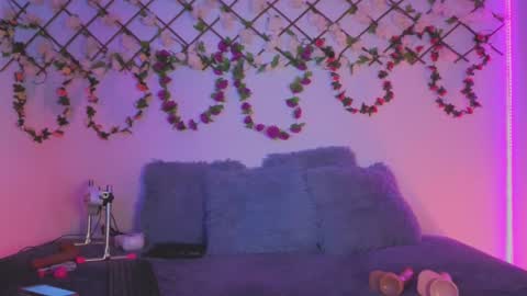  Lola  online show from November 25, 8:42 pm