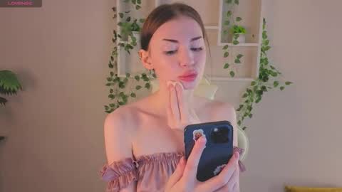 Lola online show from December 2, 9:25 am