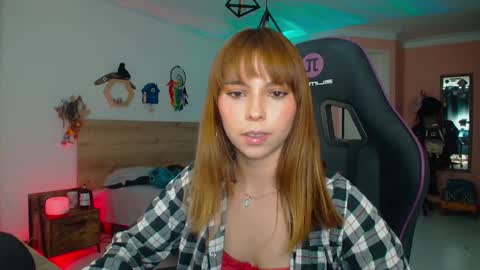 Snapshot of lolaverse chatting on September 20, 7:04 pm Lola doll online show from September 20, 7:04 pm